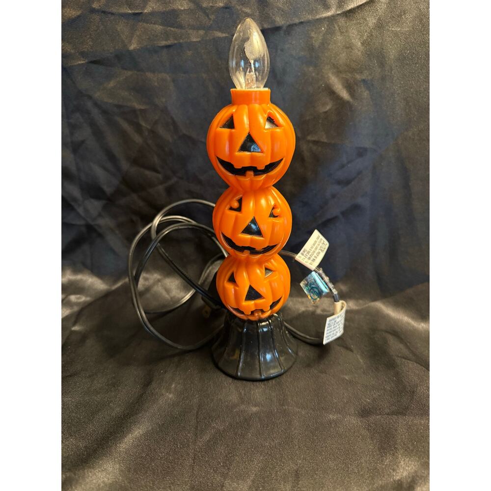 Vintage 1993 Halloween Plastic Jack-O-Lantern Pumpkin flickering Light Decor 7”